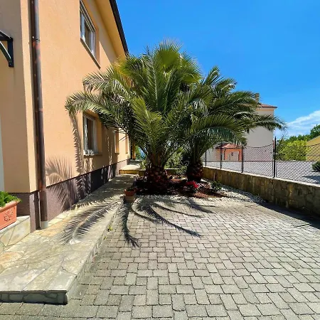 Grand Pool Ika-opatija アパート