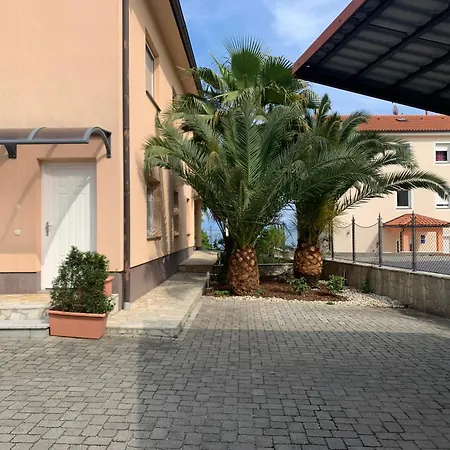 アパート Grand Pool Ika-opatija