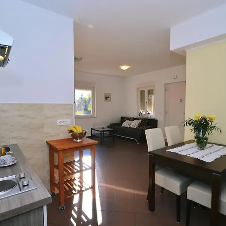 Grand Pool Ika-opatija アパート *