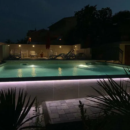 Grand Pool Ika-opatija アパート